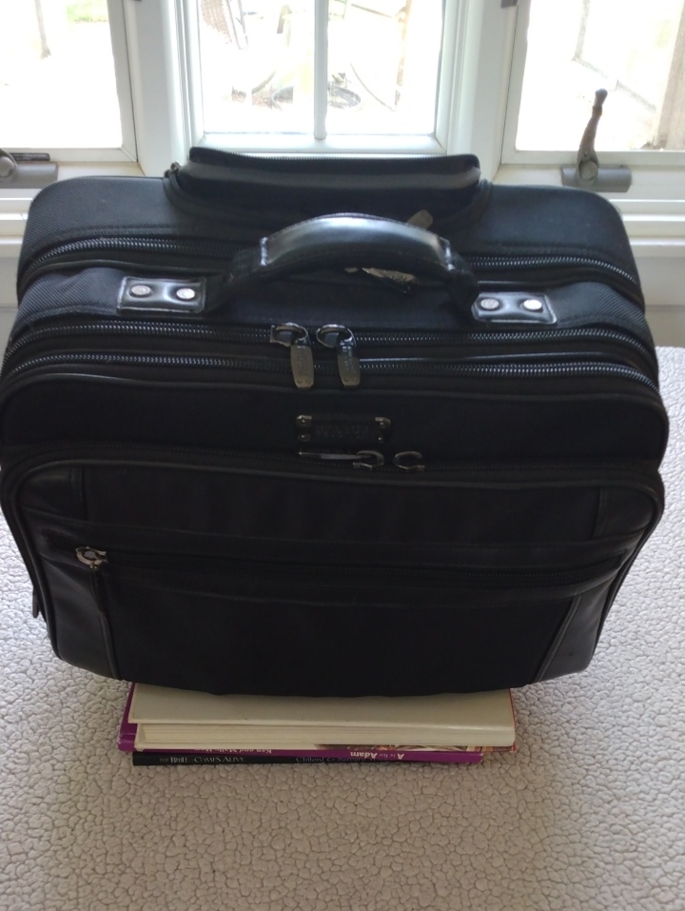 Kenneth Cole Black Rolling Underseat Travel/Carry On Bag